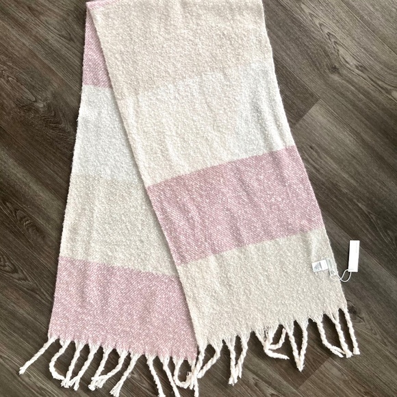 Brand new GENTLE FAWN scarf - Beautiful and super soft - Picture 1 of 5